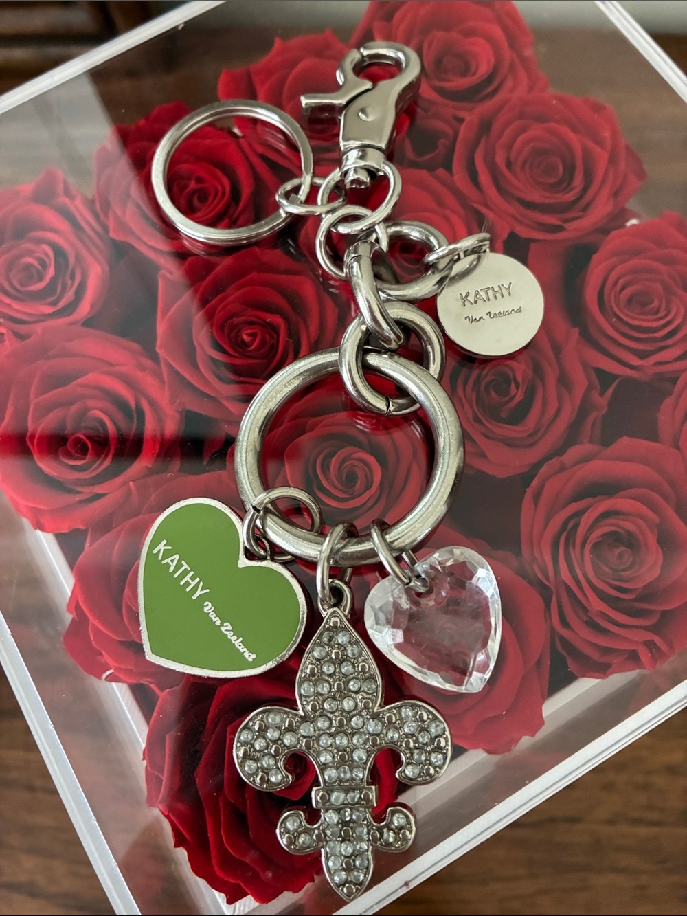 Kathy Van Zeeland Silver Fleur-de-Lis Rhinestone Charm / Keychain Green Heart - Picture 8 of 9